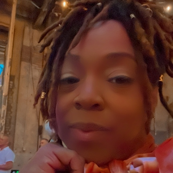 Meet your Posher, Kristen - Picture 1 of 1